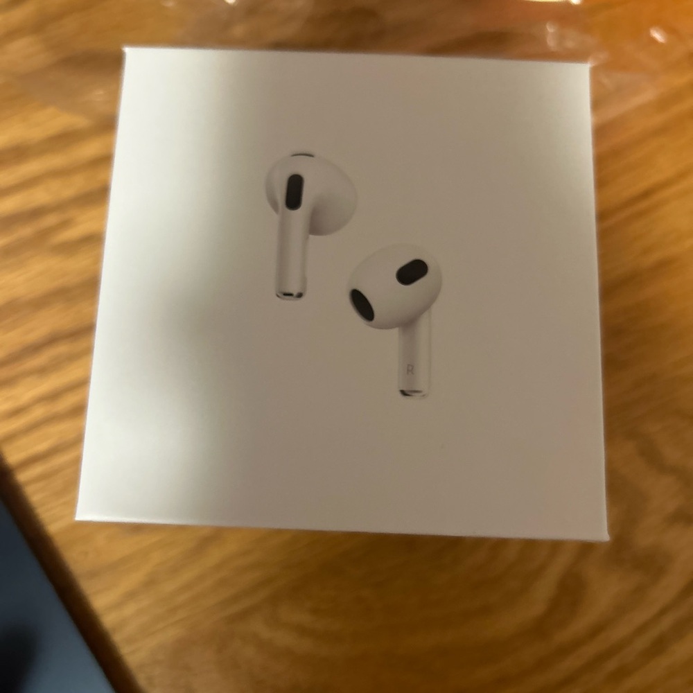 Apple AirPods in Classic White
